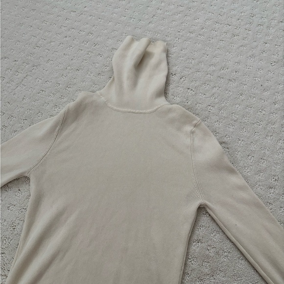 Ribbed Cream Turtleneck Sweater - Picture 5 of 8